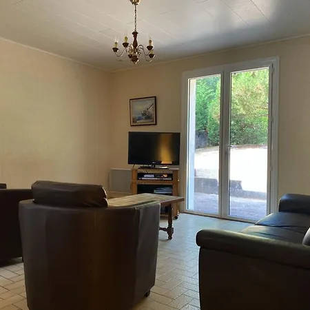 펜션 Maison Individuelle A Avec Terrasse Et Jardin - Fr-1-336-73 *